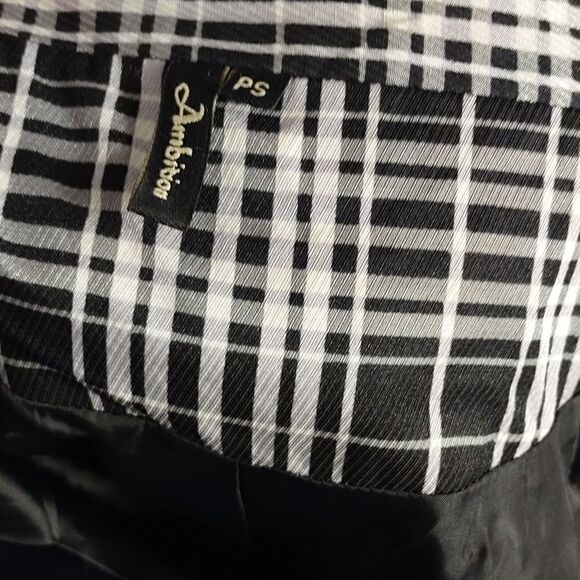 Ambition Short Trench Jacket   - Picture 7 of 8